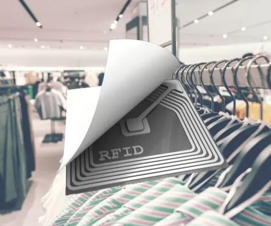 패스트 패션 산업에서 RFID 기술의 장점과 적용 사례